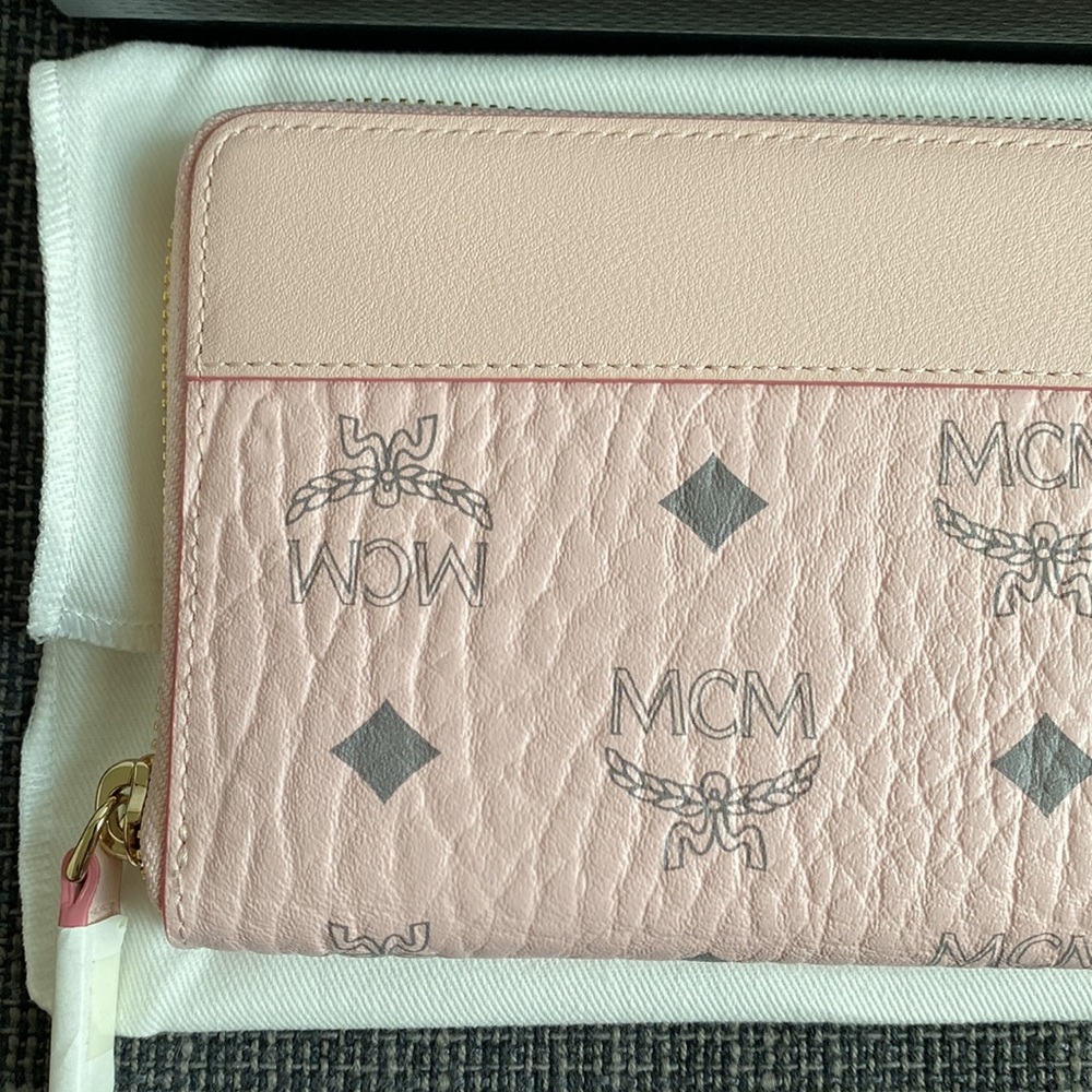 MCM NWT Powder Pink Aren Visetos Zip Around Leather Wallet 8” x 4” - Picture 7 of 12